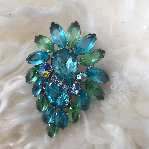 Weiss Brooch - Picture 1 of 15